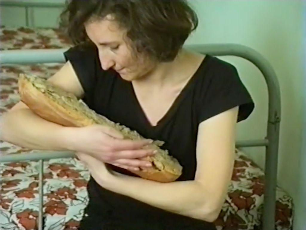 Gabriele Stötzer, Zelle 5, 1-Kanal-Video, Farbe, Ton, 00:07:19, Videostill